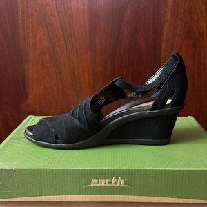 Earth Elegant Black Wedge Sandals